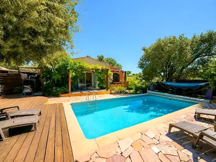 Agréable maison de 140 m² sur 1320 m² avec garage et piscine à SAINT-MAXIMIN (30)