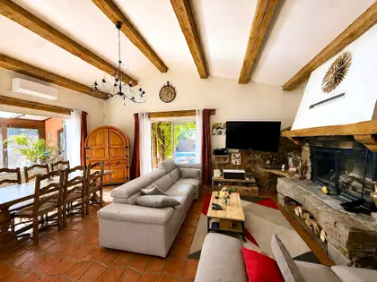 Agréable maison de 140 m² sur 1320 m² avec garage et piscine à SAINT-MAXIMIN (15)