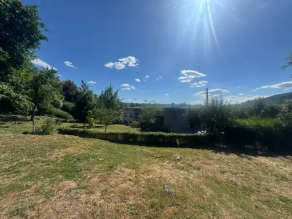 Maison rénovée et climatisée sur grand terrain arboré (2)