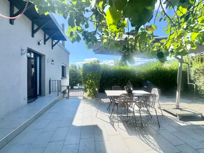 Maison rénovée et climatisée sur grand terrain arboré (1)