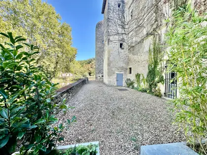 Appartemment situé dans le château de Lascours  (11)