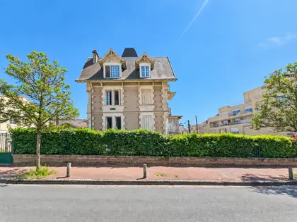 VILLA BELLE ÉPOQUE 1895 SIGNÉE MARC ROBERTI – RESCAPÉE DU BOMBARDEMENT DE 1945 (14)