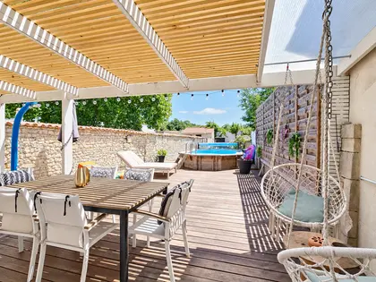 MAISON FAMILIALE AVEC BEAUX VOLUMES, PISCINE ET 4 CHAMBRES (14)