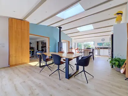MAISON D'EXCEPTION ENTIÈREMENT RÉNOVÉE AVEC PISCINE CHAUFFÉE, 4 CHAMBRES, AU CŒUR DU BOURG (4)