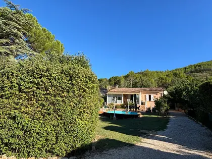 villa avec joli terrain arboré (11)