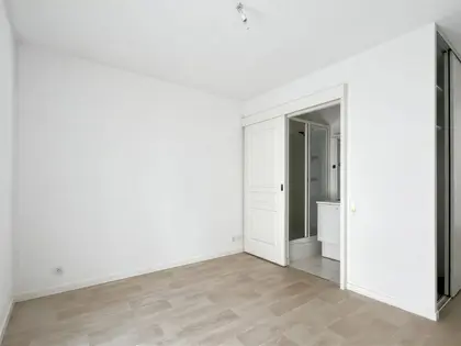  COUP DE CŒUR ASSURÉ ! MAGNIFIQUE APPARTEMENT FAMILIAL 4 CHAMBRES AVEC 2 TERRASSES ET 2 GARAGES (7)