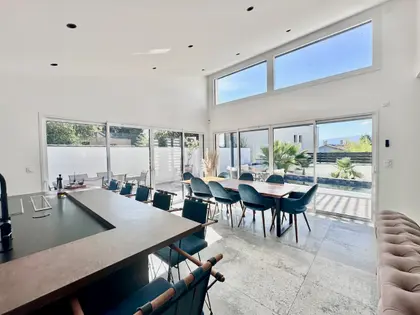 Superbe Villa avec une vue dégagée sur le pilat (36)