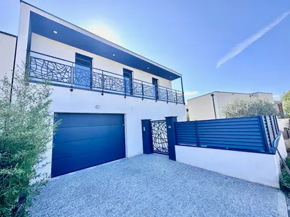 Superbe Villa avec une vue dégagée sur le pilat (56)