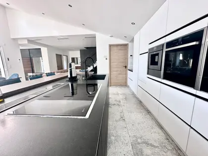 Superbe Villa avec une vue dégagée sur le pilat (4)