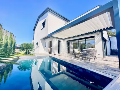 Superbe Villa avec une vue dégagée sur le pilat (52)